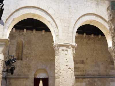 ...anche se alcuni di essi sono frutto di sostituzioni, visto che nel secolo scorso molte colonne non sopravvissero ai massicci restauri